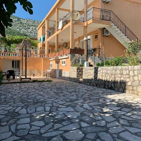 Apartments In Villa Viktoria سوتوموري المظهر الخارجي الصورة