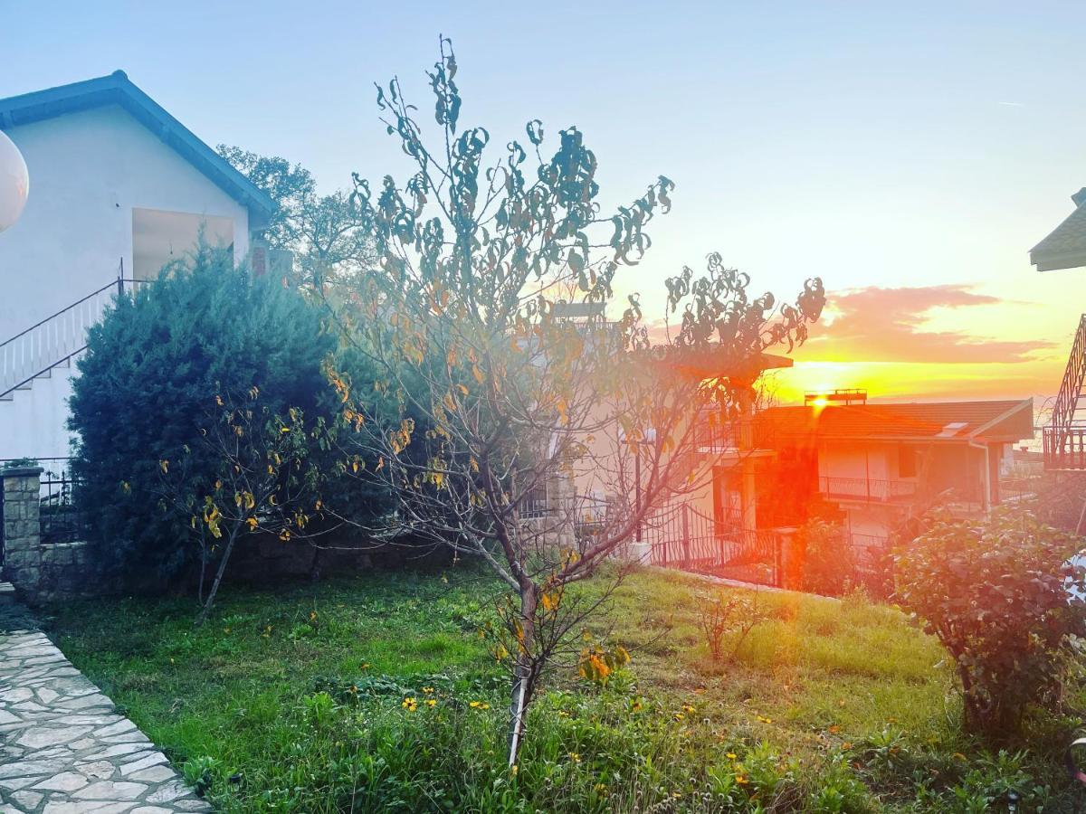 Apartments In Villa Viktoria سوتوموري المظهر الخارجي الصورة