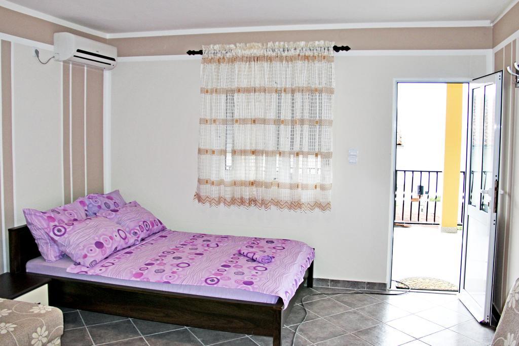 Apartments In Villa Viktoria سوتوموري المظهر الخارجي الصورة